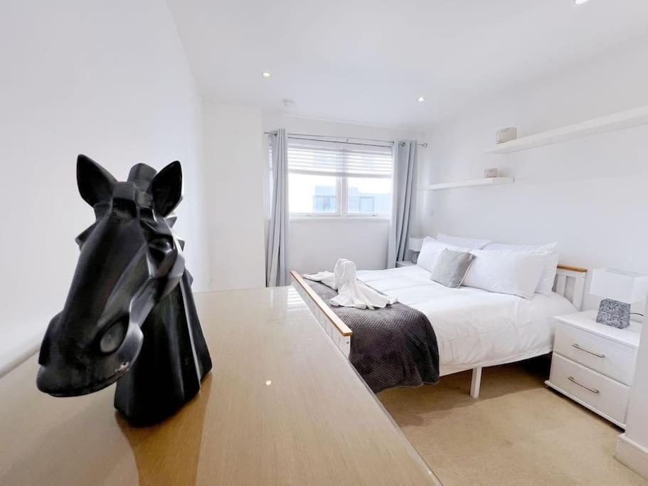 Stylish Seaview One-Bedroom Apt 스완지 외부 사진