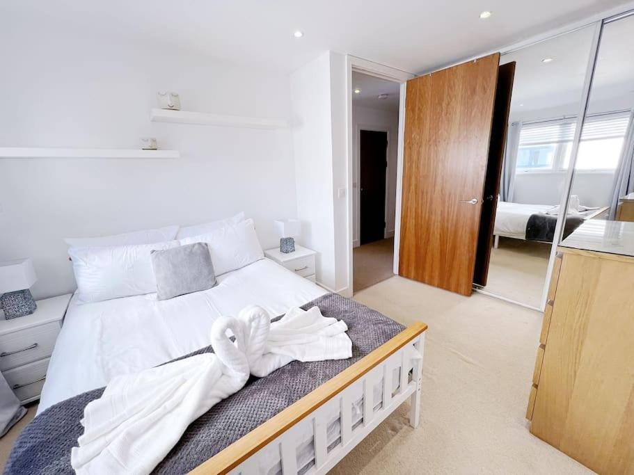 Stylish Seaview One-Bedroom Apt 스완지 외부 사진