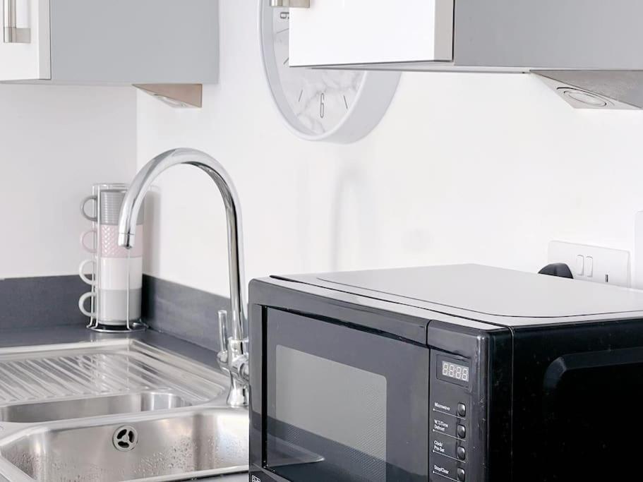 Stylish Seaview One-Bedroom Apt 스완지 외부 사진