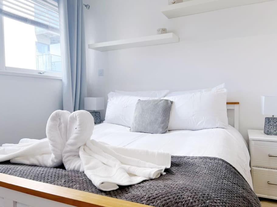 Stylish Seaview One-Bedroom Apt 스완지 외부 사진