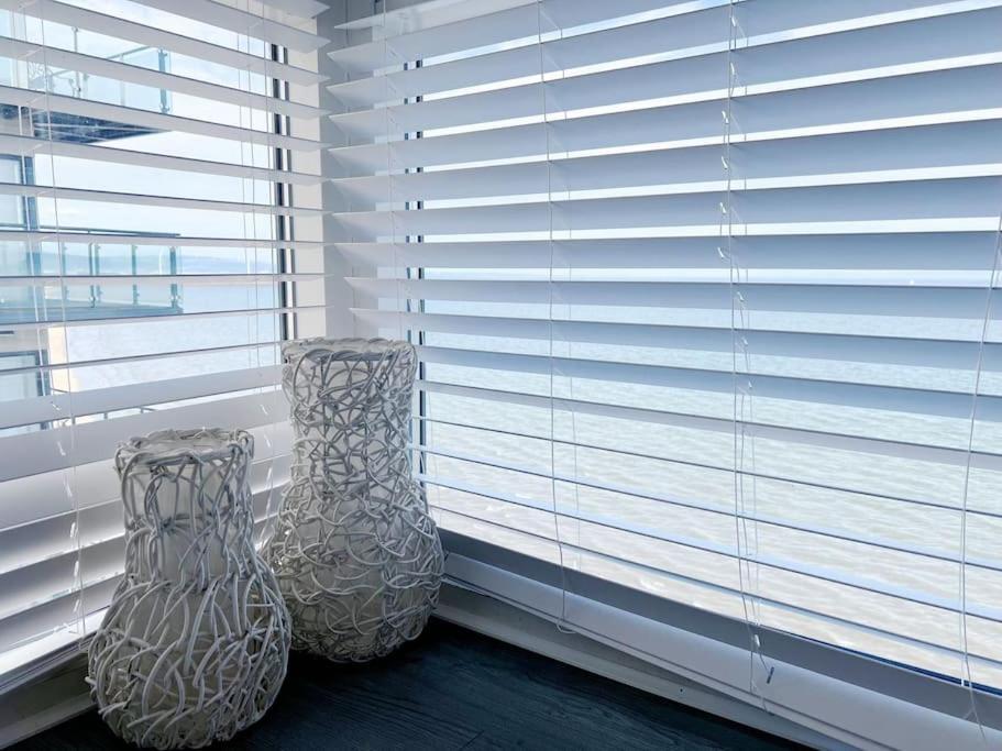 Stylish Seaview One-Bedroom Apt 스완지 외부 사진