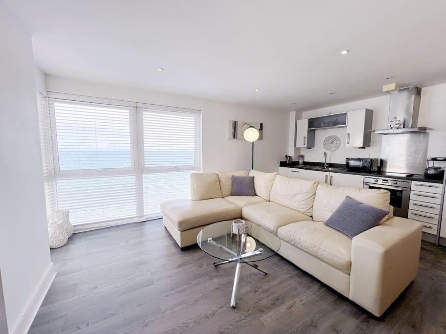 Stylish Seaview One-Bedroom Apt 스완지 외부 사진